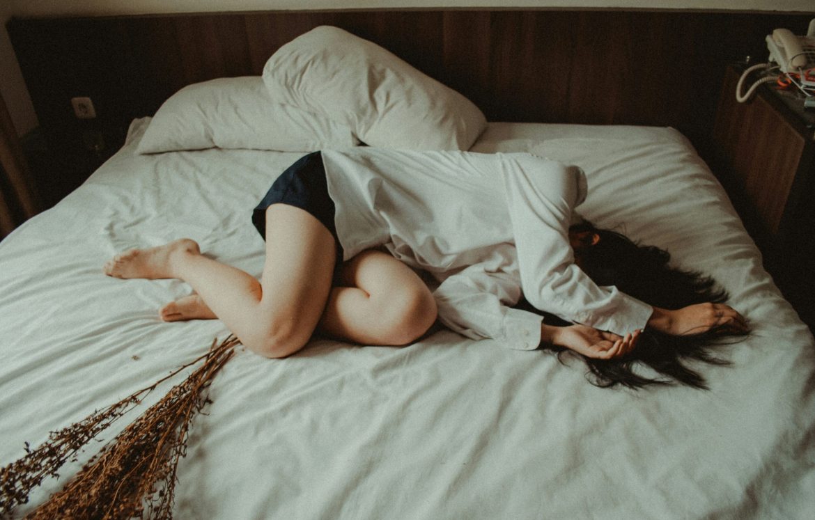 photo-1526725702345-bdda2b97ef73