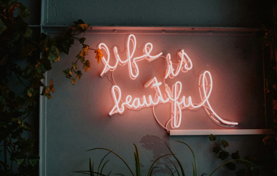 photo-1544194215-541c2d3561a4 photo-1544194215-541c2d3561a4