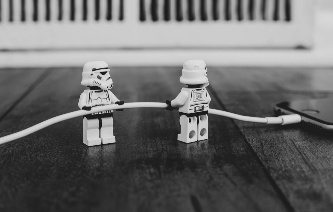 photo-1558492426-df14e290aefa