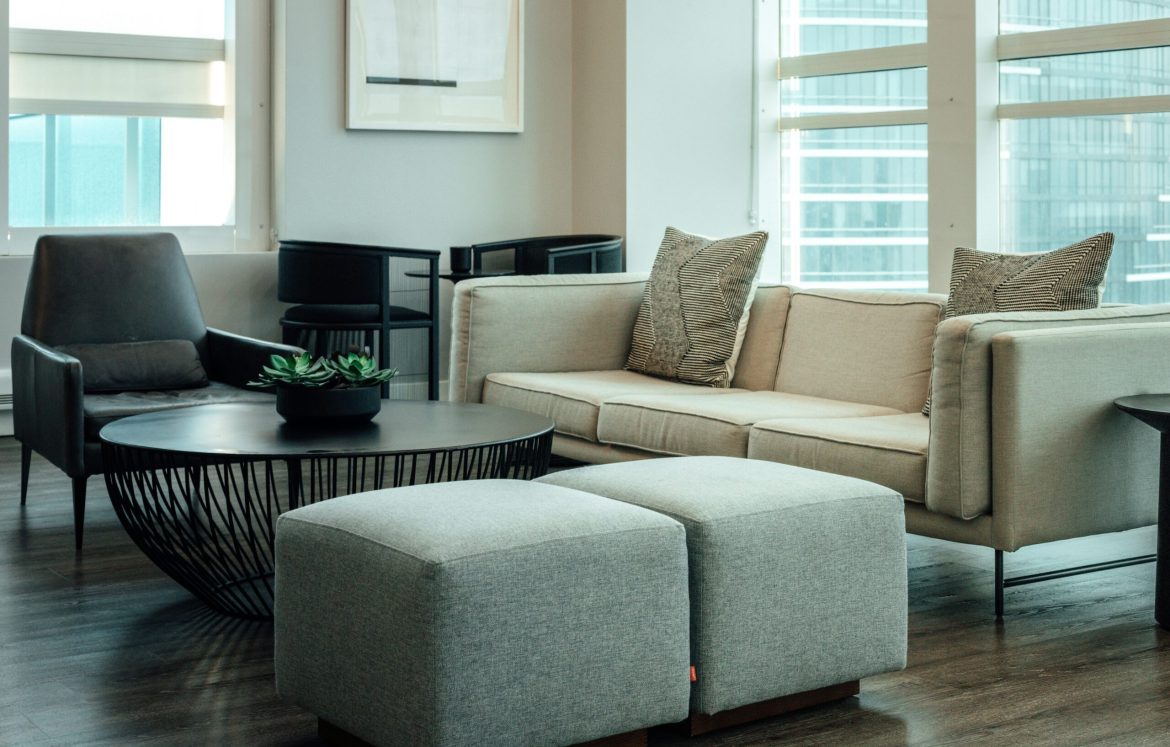 photo-1581631059762-566beaaa6be8