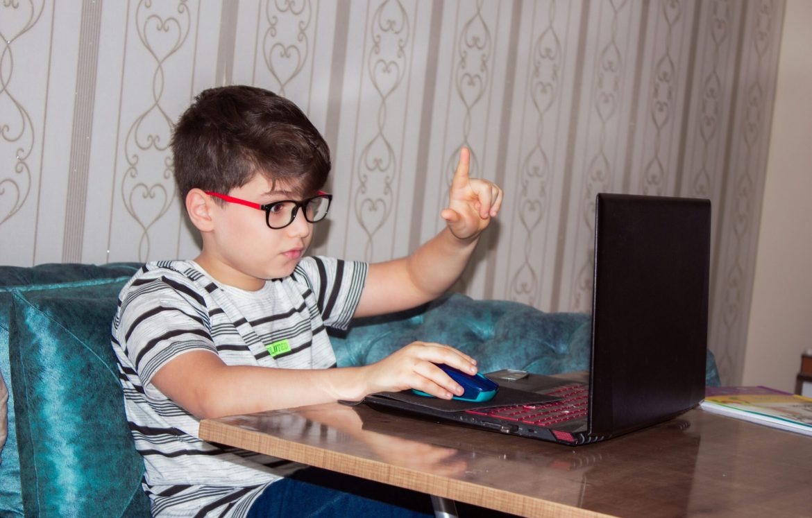 photo-1603695762547-fba8b88ac8ad