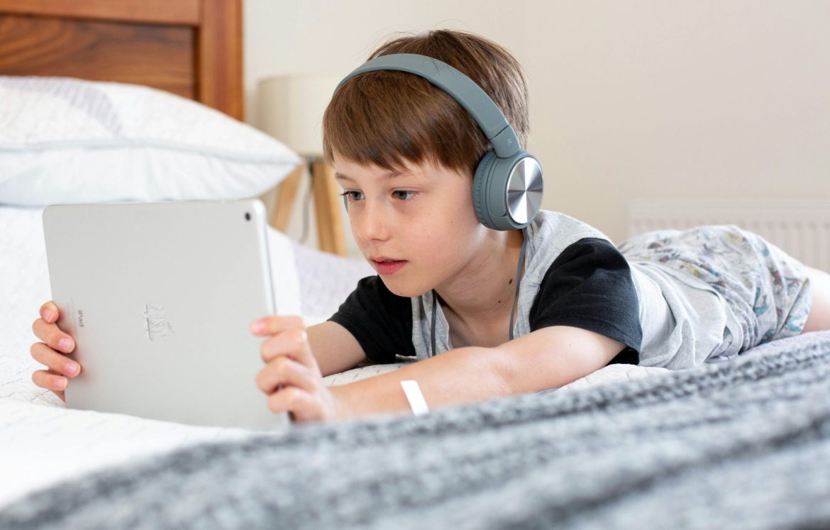 photo-1615961766467-198457a6c72f